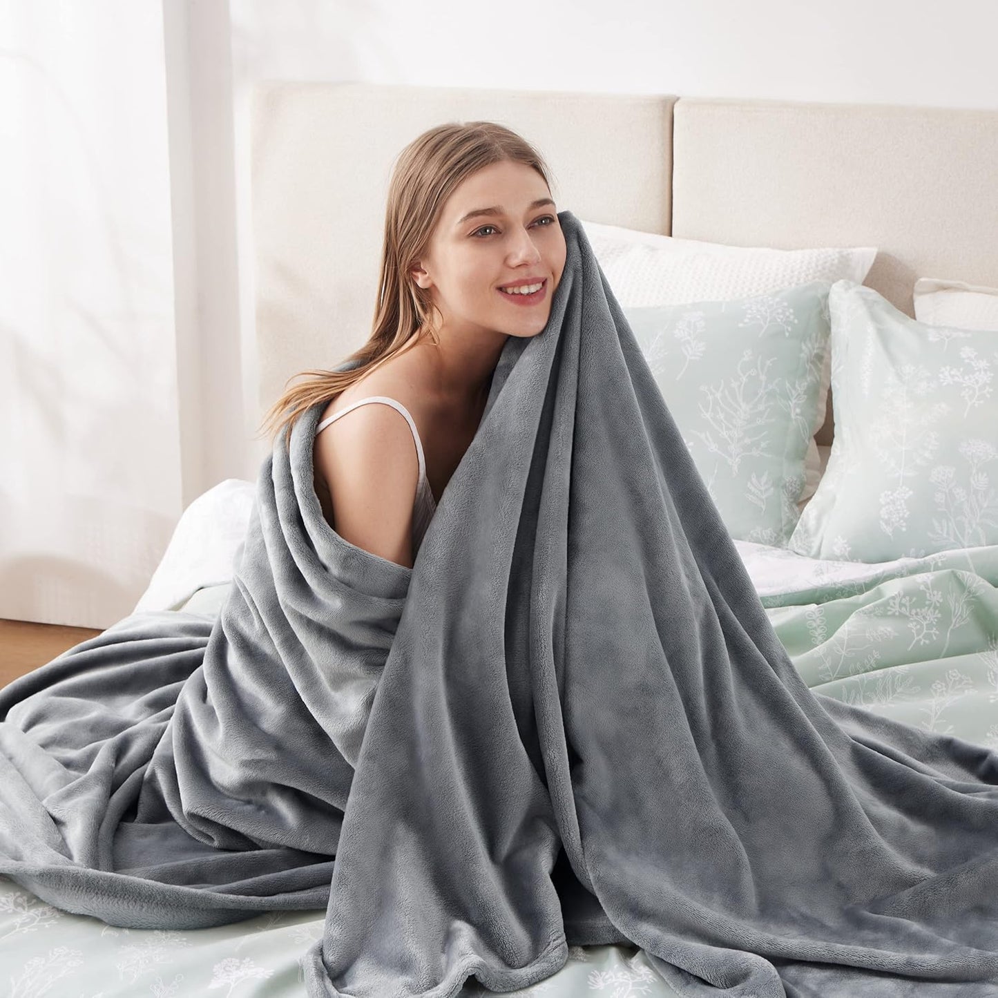 Throw Blankets for Couch - Fleece Cozy Soft Blanket for Sofa, Lightweight Fuzzy Flannel Women Throw Gifts for All Seasons, Grey, 50X60 Inches